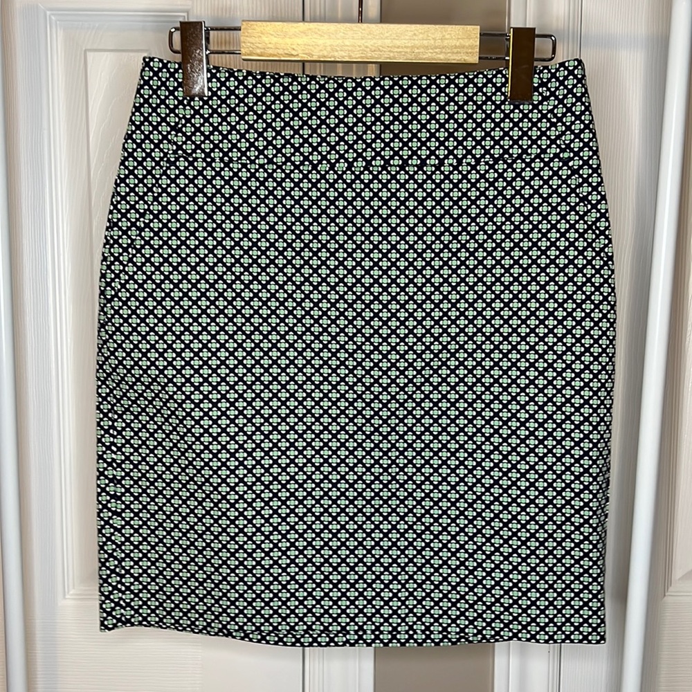 NWT Ann Taylor stretch cotton blue/green/white print 18 inch long skirt unlined